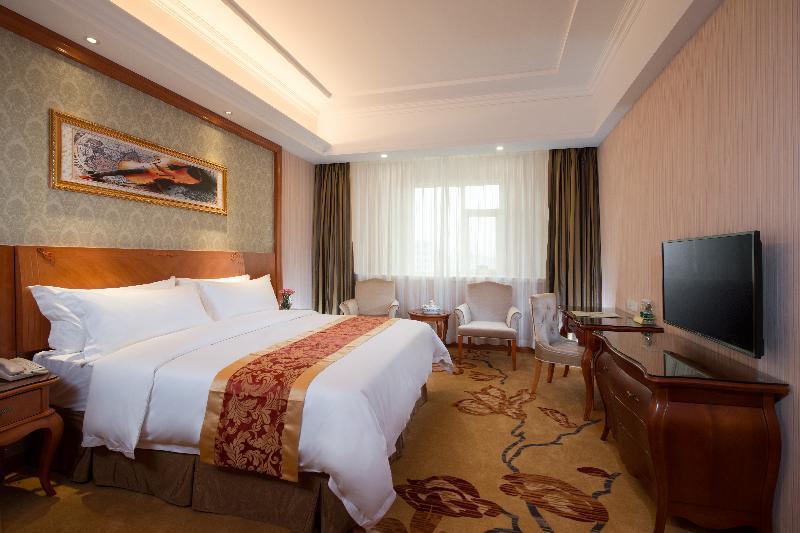 Vienna Hotel Guangzhou Airport Экстерьер фото