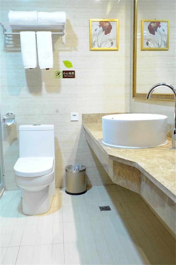 Vienna Hotel Guangzhou Airport Экстерьер фото